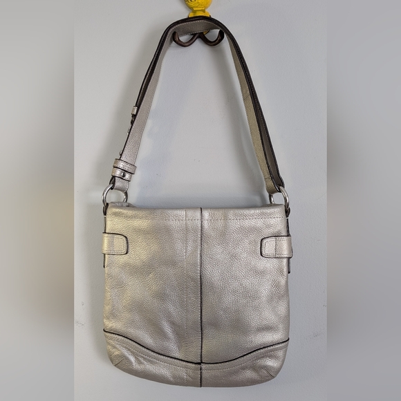 Coach | Chain Duffle #F19722 Crossbody Purse, Silver Toned Leather Bag - Picture 3 of 15